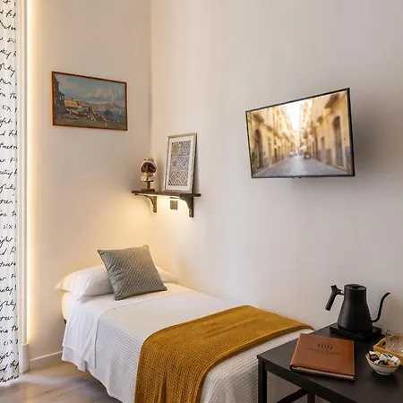 Antica 4* نابولي