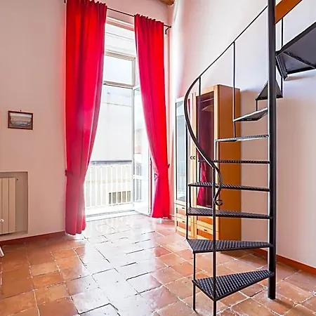 Antica Oda ve Kahvaltı Napoli