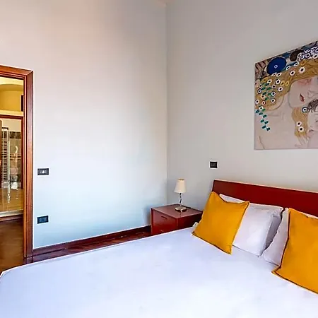 Antica 4* نابولي