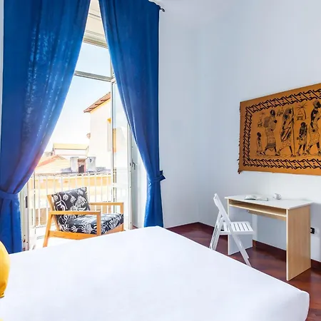 Antica 4* نابولي