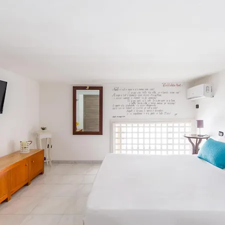 Antica 4* نابولي
